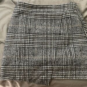 Wool skirt houndstooth style size 2
